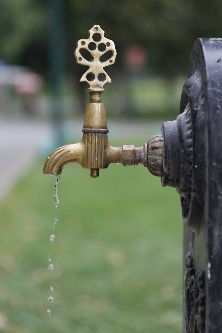 単水栓から水が漏れている